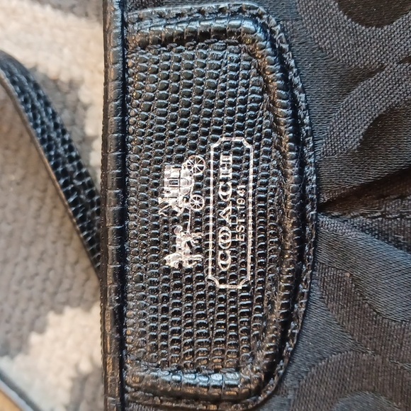 Coach Signature Wristlet Black Canvas & Siver Tone Hardware - Picture 4 of 13